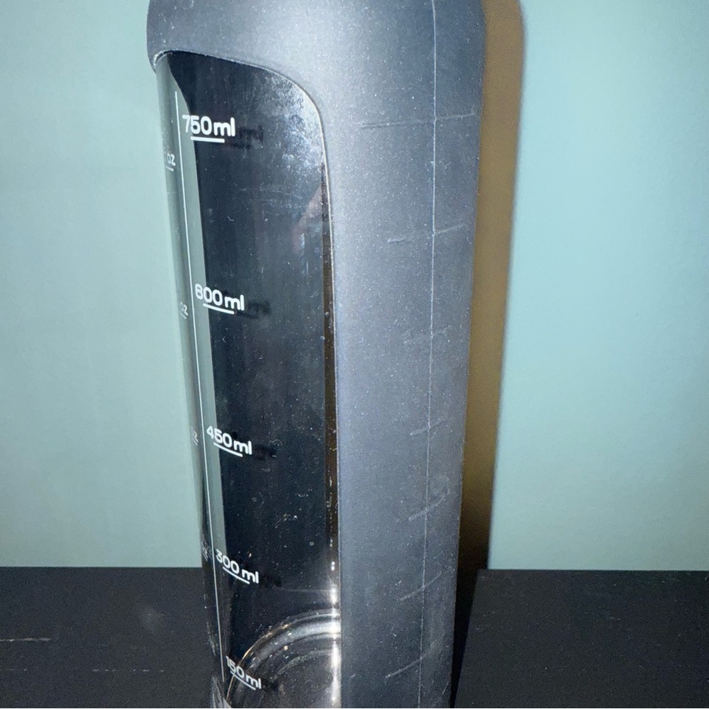 NWOT- FIT -32 oz Glass Water Bottle with 2 Lids, Time Marker, Silicone Sleeve - Picture 12 of 16